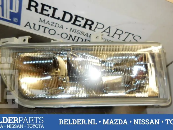Headlight, right Nissan Primera