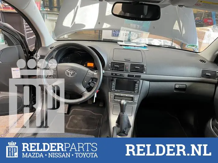 Insertion ceinture de sécurité avant droite Toyota Avensis