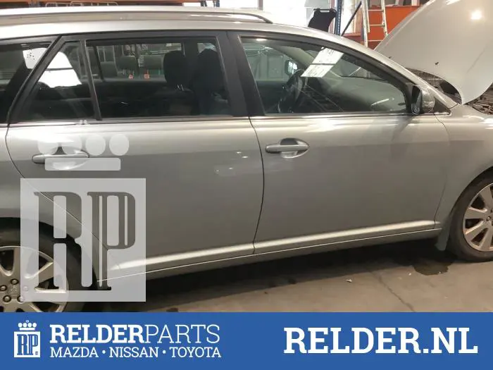 Portier 4Deurs rechts-voor Toyota Avensis