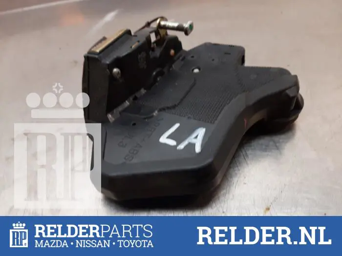 Rear door lock mechanism 4-door, left Toyota Corolla Verso