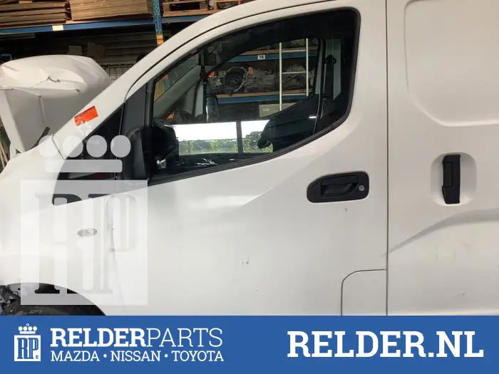 Door 2-door, left Nissan NV200