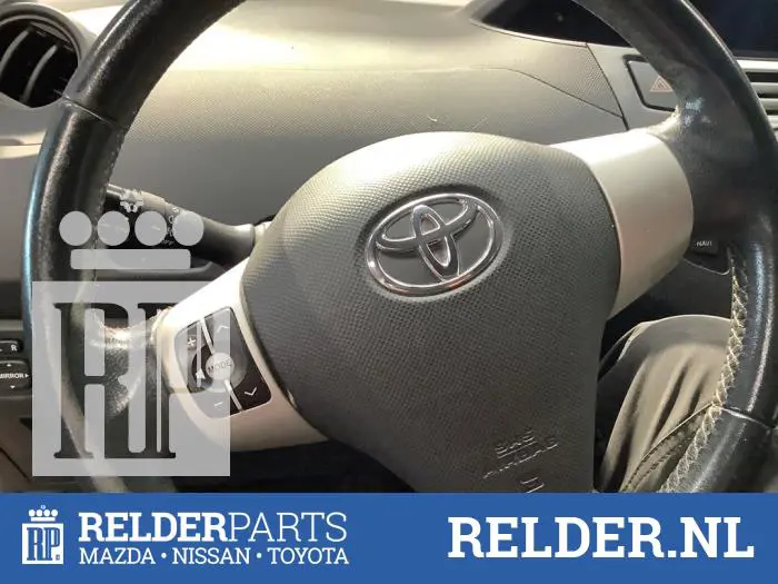 Left airbag (steering wheel) Toyota Yaris