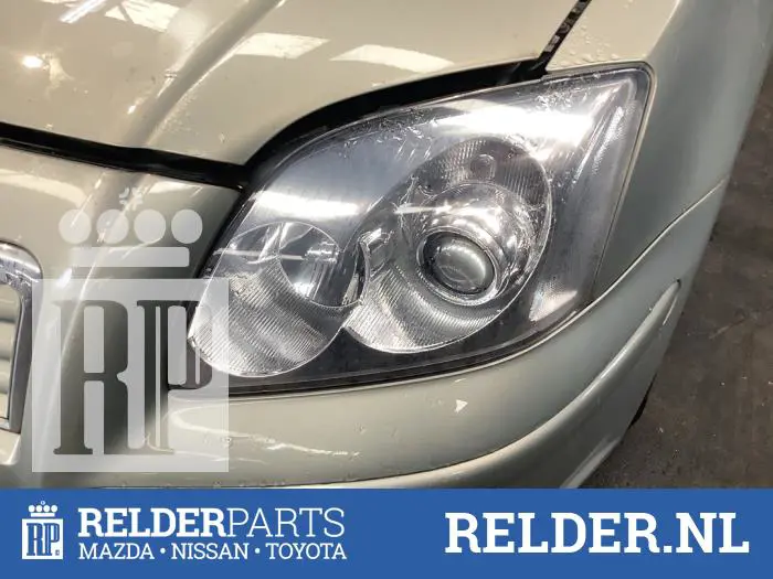 Headlight, left Toyota Avensis