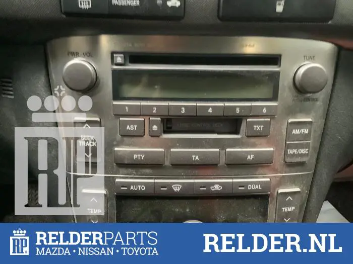 Radio CD player Toyota Avensis