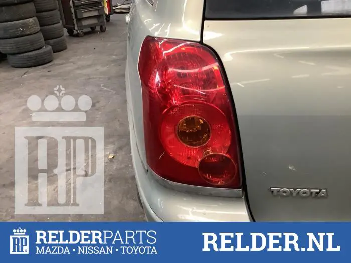 Taillight, left Toyota Avensis